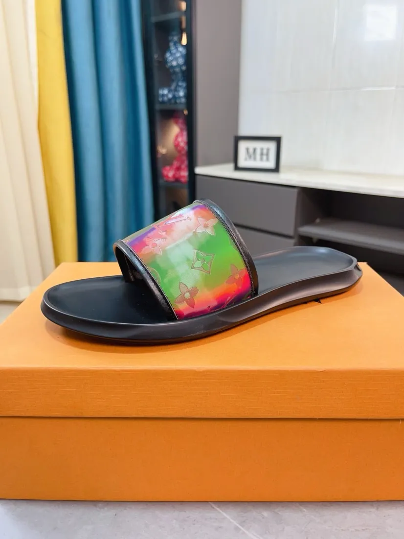 Men's shoes 💰260🌹🌹 (lv-Louis Vuitton) new men's sandals, high-end boutique, exquisite embossed logo decoration on the upper, fine workmanship, super soft soles, casual, loose and comfortable, a must-have in summer! \nsize：38-44